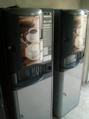 Hoţi de-a dreptul jalnici: au vrut să fure mărunţişul de la automatul de cafea!